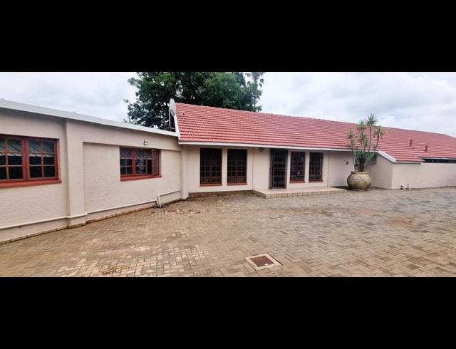 6 BEDROOM HOUSE FOR SALE IN ELDORAIGNE